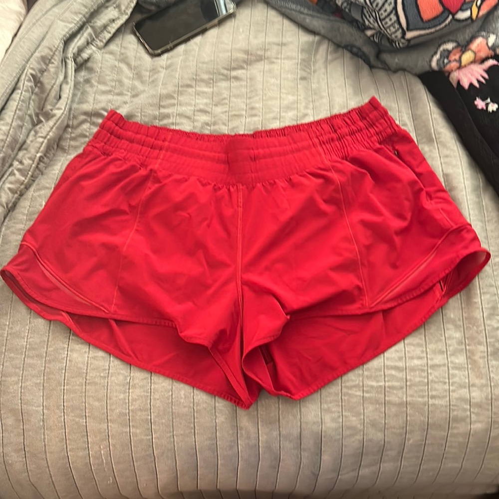 Lululemon HR 2 1/2 in. Hotty Hot Shorts. Size 12